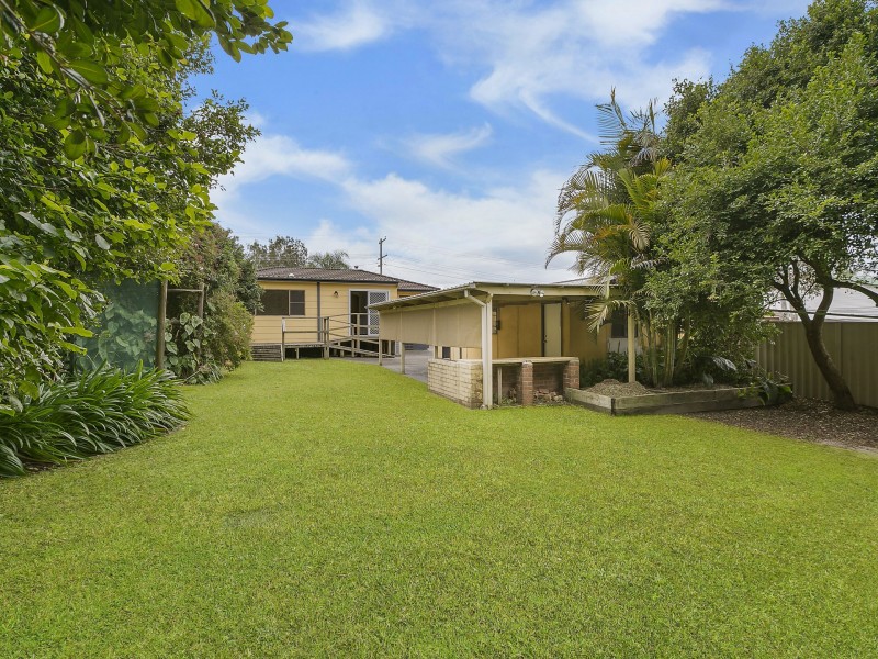 7 Deakin Avenue, Lake Munmorah NSW 2259