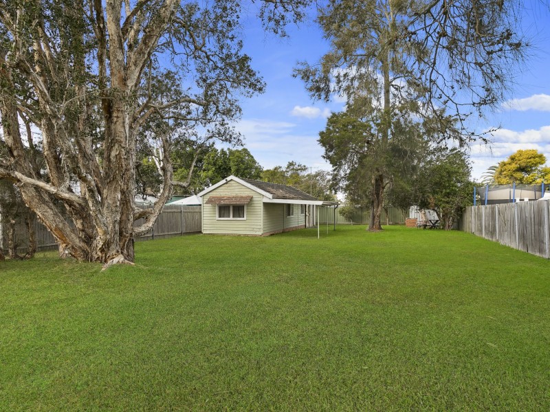 8 Yackerboom Avenue, Buff Point NSW 2262