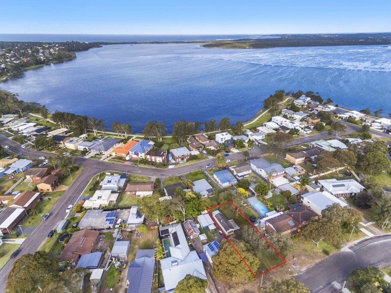 8 Yackerboom Avenue, Buff Point NSW 2262