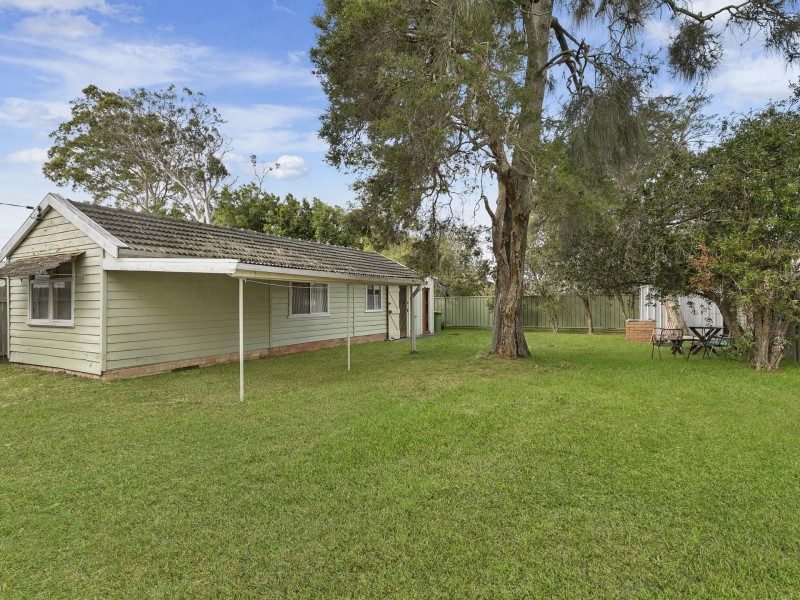8 Yackerboom Avenue, Buff Point NSW 2262