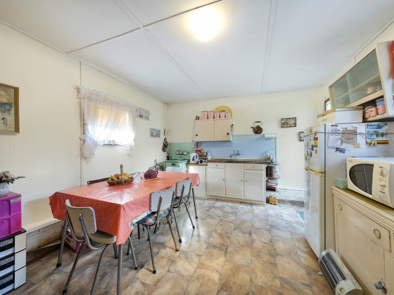 8 Yackerboom Avenue, Buff Point NSW 2262