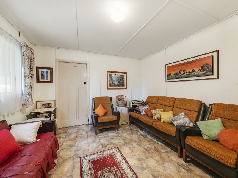 8 Yackerboom Avenue, Buff Point NSW 2262