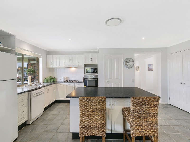 16 Bell Brae Avenue, Gwandalan NSW 2259