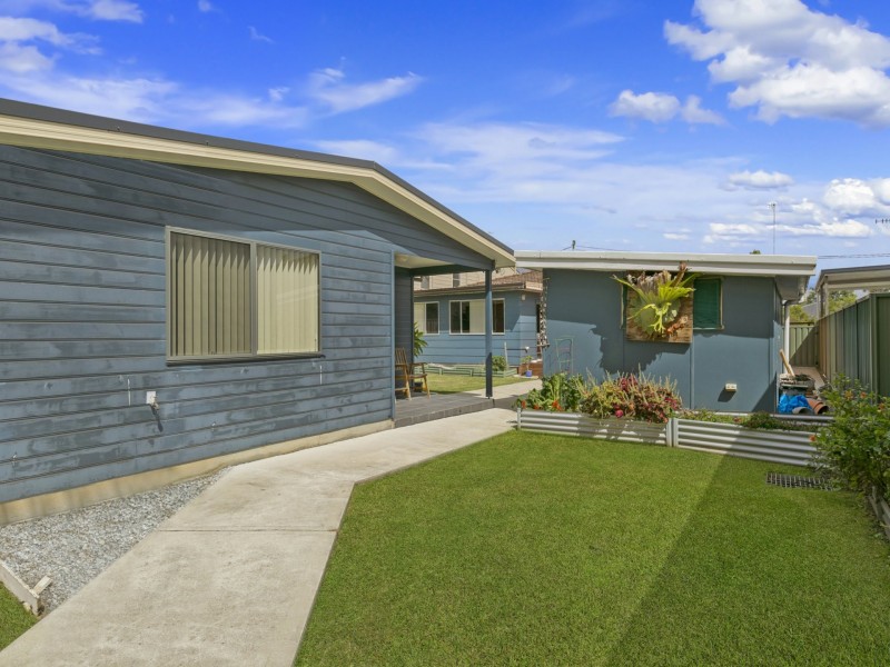 41 Kathleen White Crescent, Killarney Vale NSW 2261