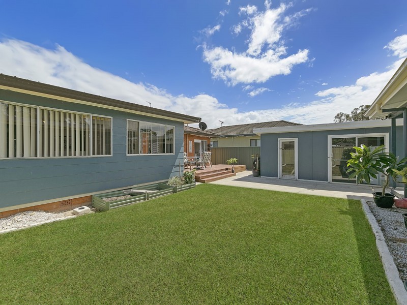 41 Kathleen White Crescent, Killarney Vale NSW 2261