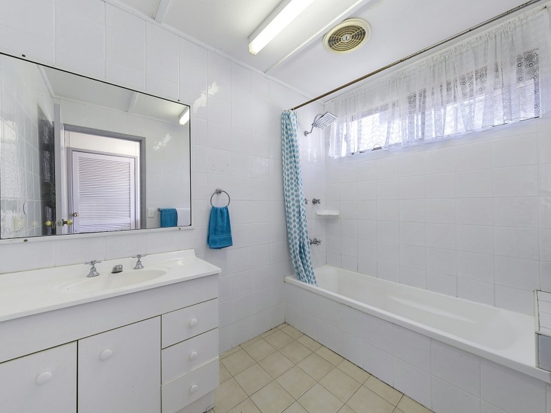 2 March Street, Tuggerawong NSW 2259