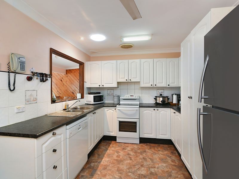11 Robson Avenue, Gorokan NSW 2263