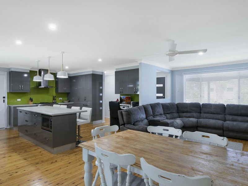 12 Lake Street, Wyee Point NSW 2259