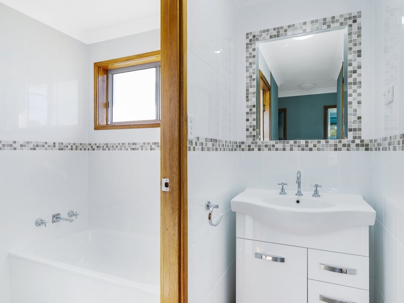 4 Somerville Close, Budgewoi NSW 2262