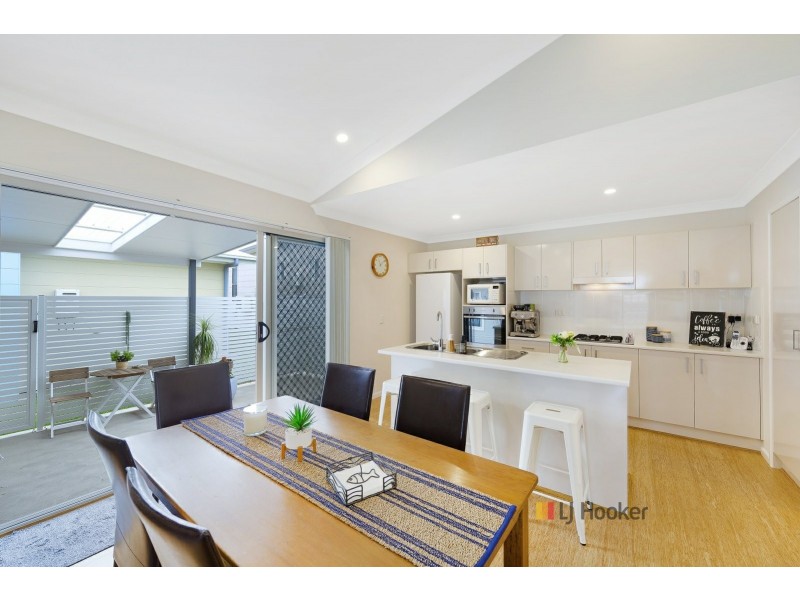 386/25 Mulloway Drive, Chain Valley Bay NSW 2259