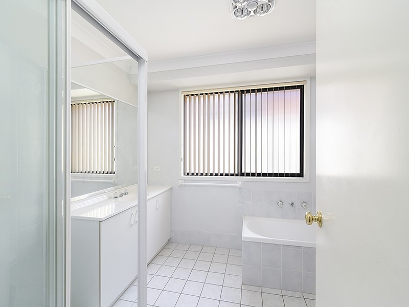 4 Mogo Close, Blue Haven NSW 2262