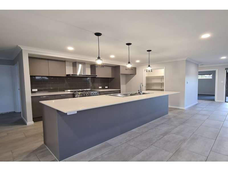 4 Bradman Drive, Woongarrah NSW 2259