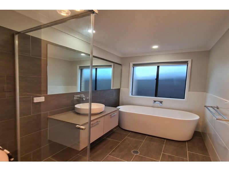 4 Bradman Drive, Woongarrah NSW 2259