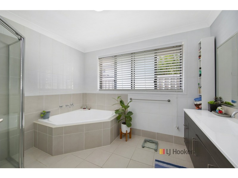 34 Wakool Crescent, Woongarrah NSW 2259