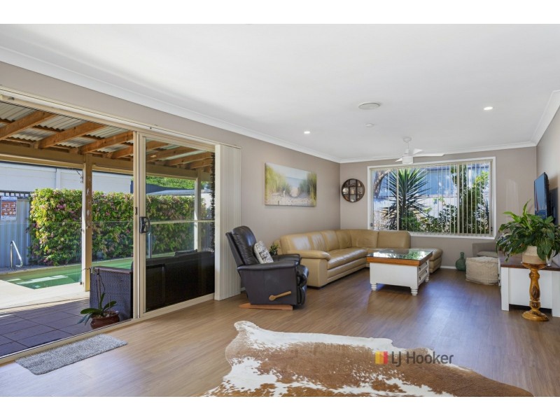 2 Starboard Row, Lake Munmorah NSW 2259