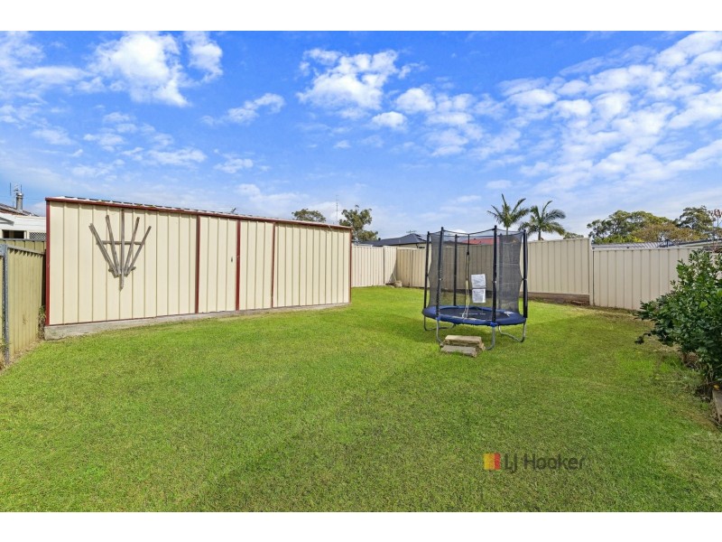 127 Winbin Crescent, Gwandalan NSW 2259