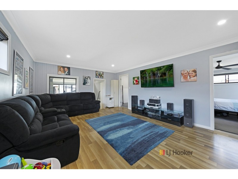 127 Winbin Crescent, Gwandalan NSW 2259