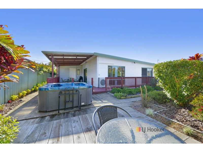 18 Elua Avenue, Budgewoi NSW 2262