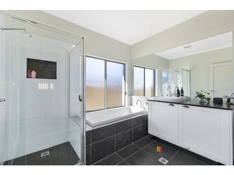 6 Rosemeadow Drive, Gwandalan NSW 2259