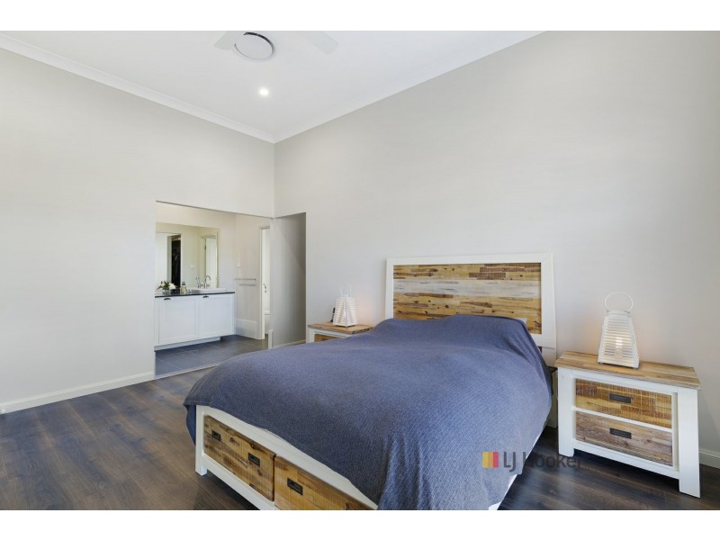 6 Rosemeadow Drive, Gwandalan NSW 2259