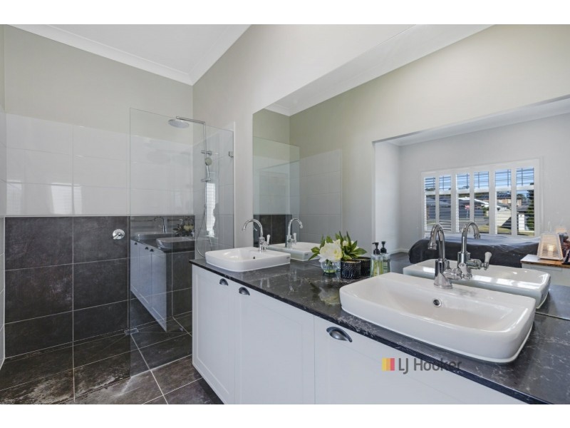 6 Rosemeadow Drive, Gwandalan NSW 2259