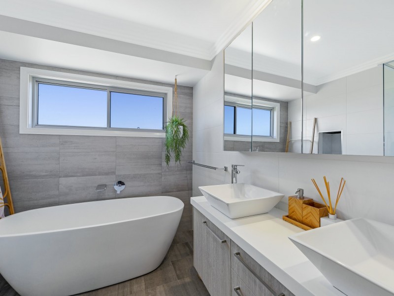 18 Haven Cres, Woongarrah NSW 2259