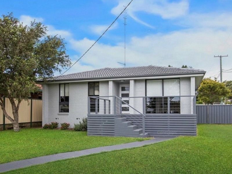39 Campbell Parade, Mannering Park NSW 2259
