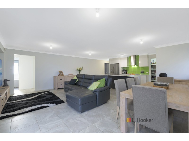 8 Carroll Circuit, Cooranbong NSW 2265