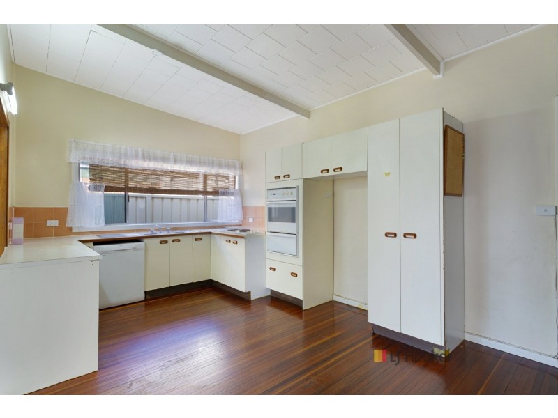 11 Natuna Avenue, Budgewoi NSW 2262