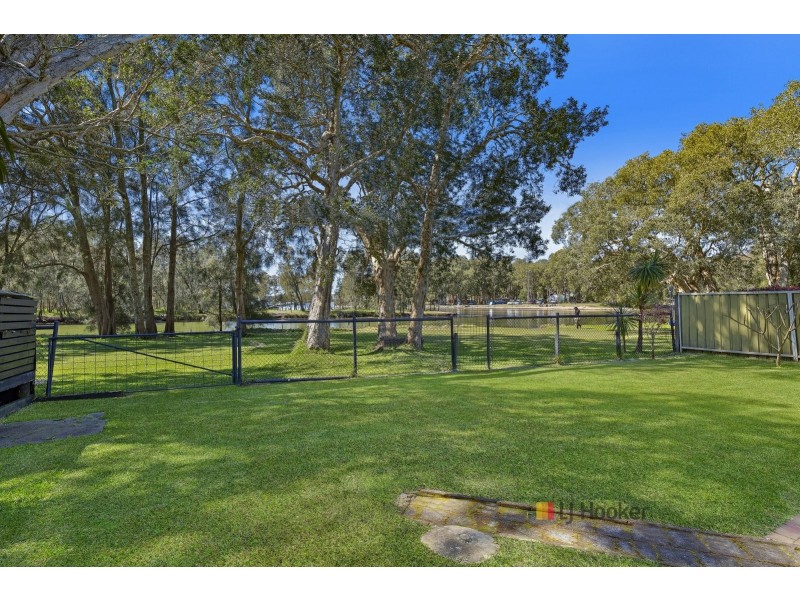 11 Natuna Avenue, Budgewoi NSW 2262