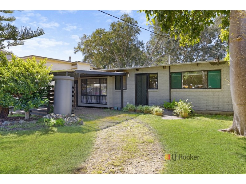 11 Natuna Avenue, Budgewoi NSW 2262