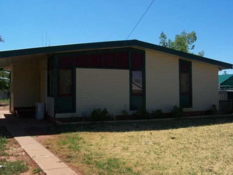 4 Yarren Circle, Cobar NSW 2835