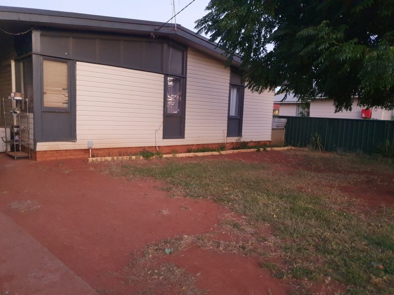 4 Yarren Circle, Cobar NSW 2835
