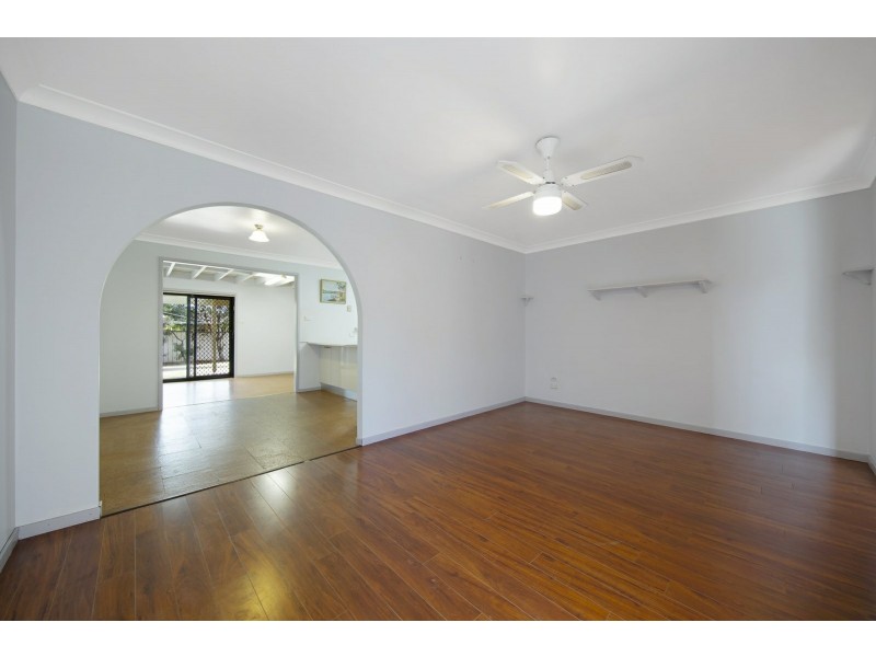 49 Delia Avenue, Budgewoi NSW 2262