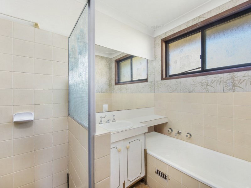 4 Kimberley Street, Gorokan NSW 2263