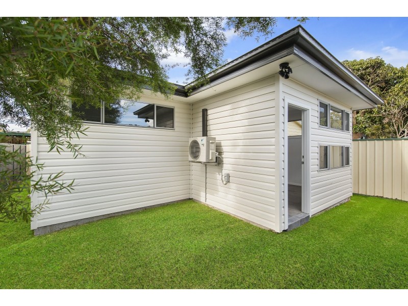 39A Campbell Parade, Mannering Park NSW 2259