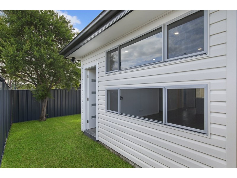 39A Campbell Parade, Mannering Park NSW 2259