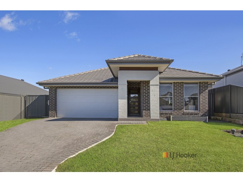 8 Carroll Circuit, Cooranbong NSW 2265
