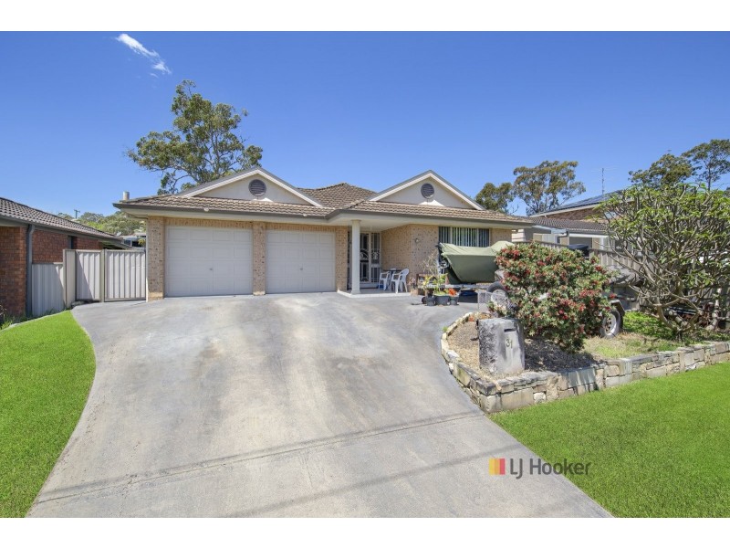 31 Campbell Parade, Mannering Park NSW 2259