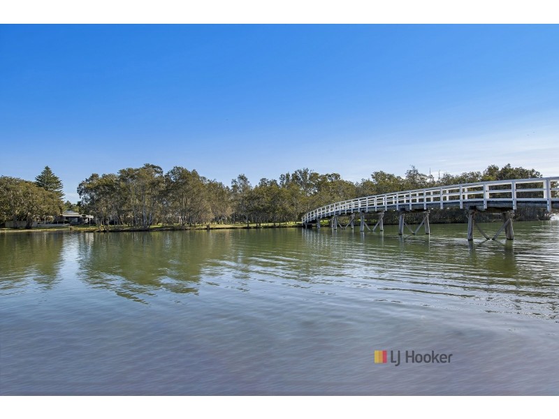 11 Natuna Avenue, Budgewoi NSW 2262