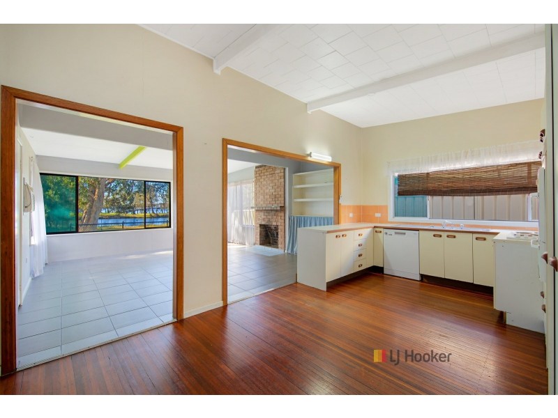 11 Natuna Avenue, Budgewoi NSW 2262