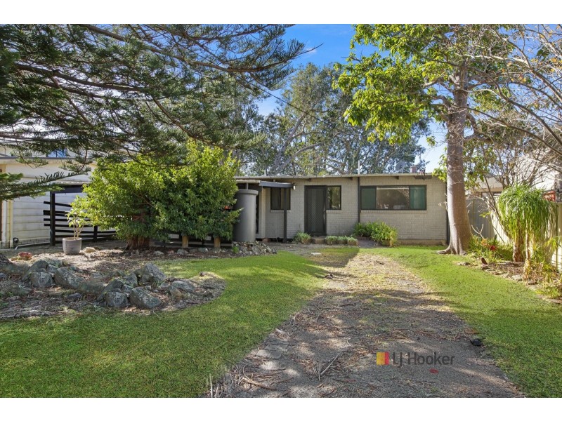 11 Natuna Avenue, Budgewoi NSW 2262