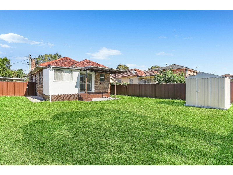 12 Leslie Street, Roselands NSW 2196