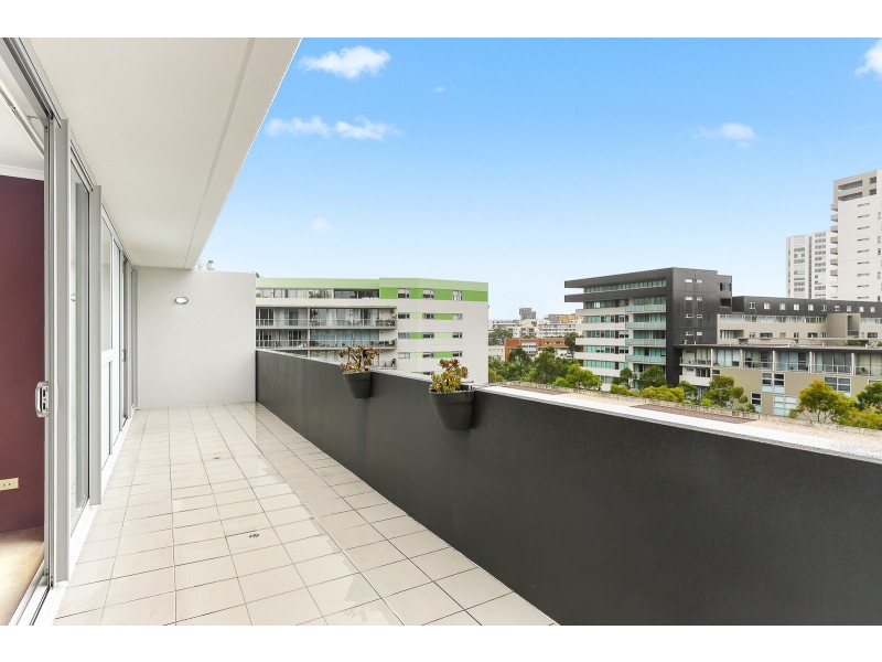 27/4 Hutchinson Walk, Zetland NSW 2017