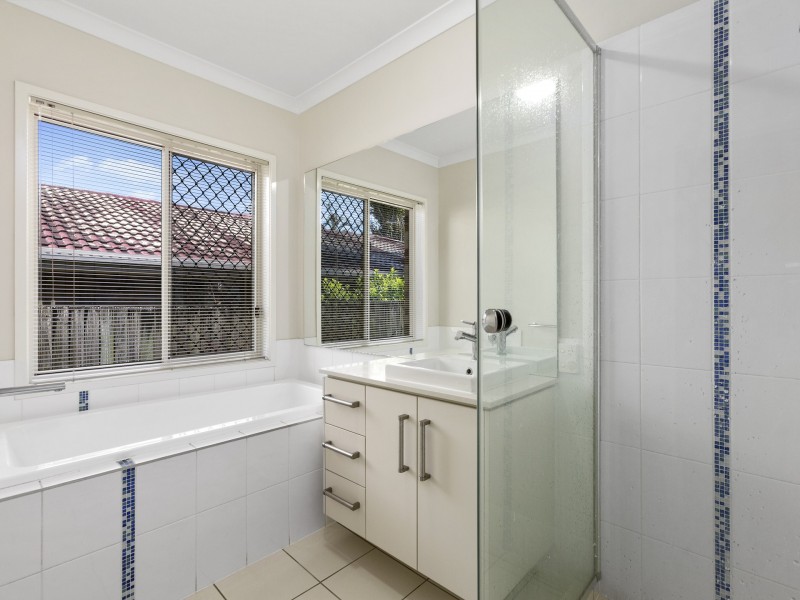 4B Prestwick Street, Oxley QLD 4075