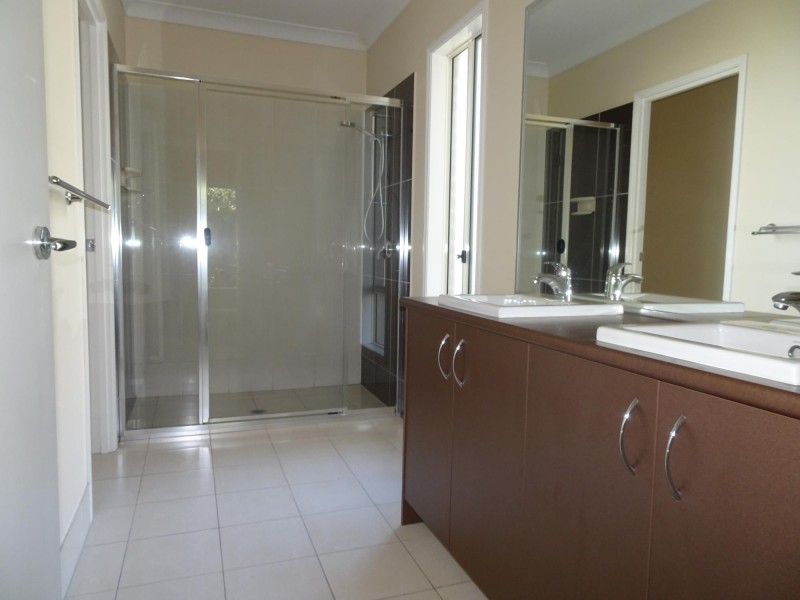 129 Beaufort Cres, Moggill QLD 4070