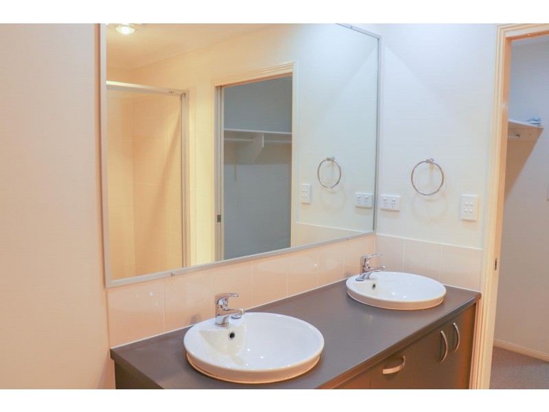 4/52 Golden Crest, Bellbowrie QLD 4070