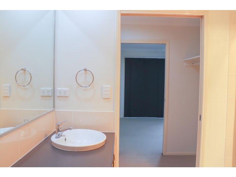 4/52 Golden Crest, Bellbowrie QLD 4070