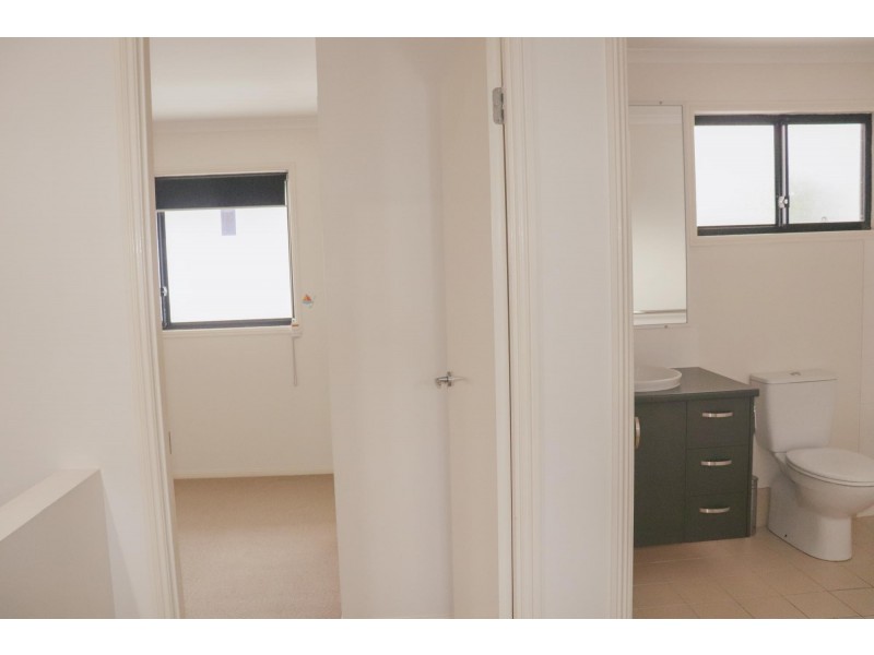 4/52 Golden Crest, Bellbowrie QLD 4070