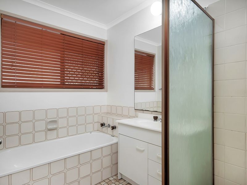 8 Brendale Ave, Flinders View QLD 4305